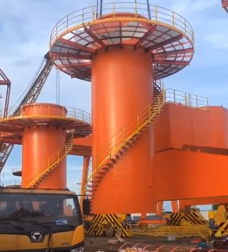 Australian customer Marine crane installation and commissioningn customers