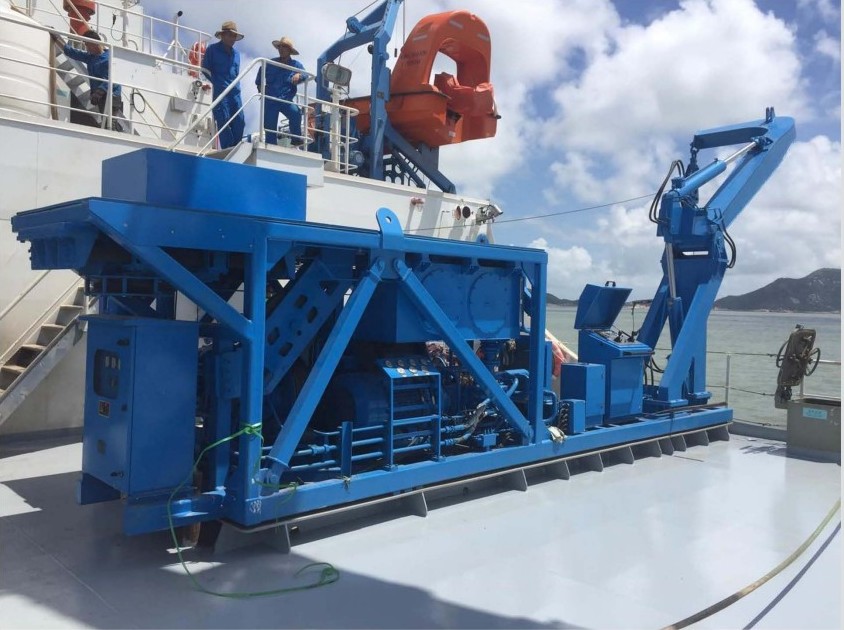Marine deck equipment