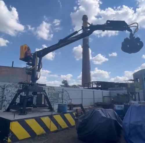 Small crane for land use